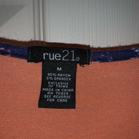 Top/Shirt - Picture 2 of 4